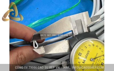 Ron Cao Su Chữ U Chèn Khe Kính 2mm