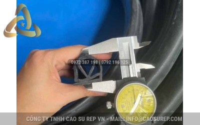 Gioăng Cao Su Chữ E Hiệu Quả Làm Kín Cửa Kho Đông Lạnh và Xe Đông Lạnh