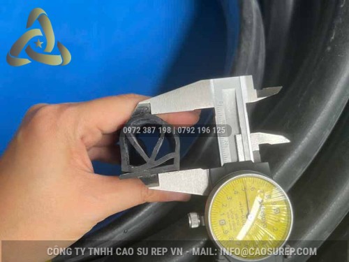 Gioăng Cao Su Chữ E Hiệu Quả Làm Kín Cửa Kho Đông Lạnh và Xe Đông Lạnh